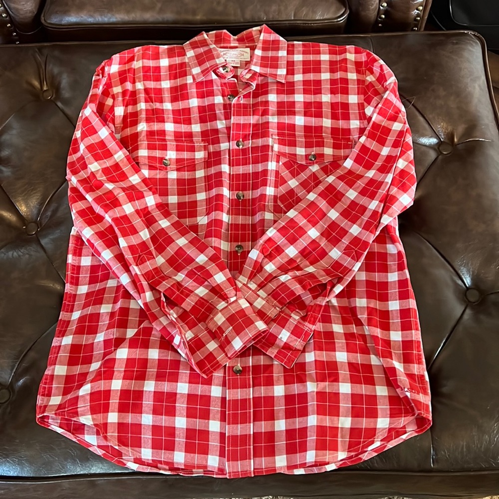 Filson M Plaid Red Button vintage shirt. Excellent cond. Reasonable offers ✅
